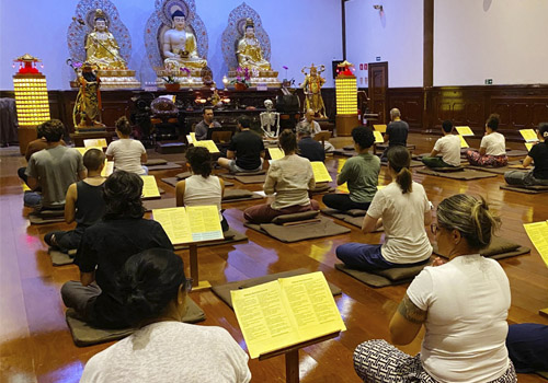Meditação no Templo Tzong Kwan